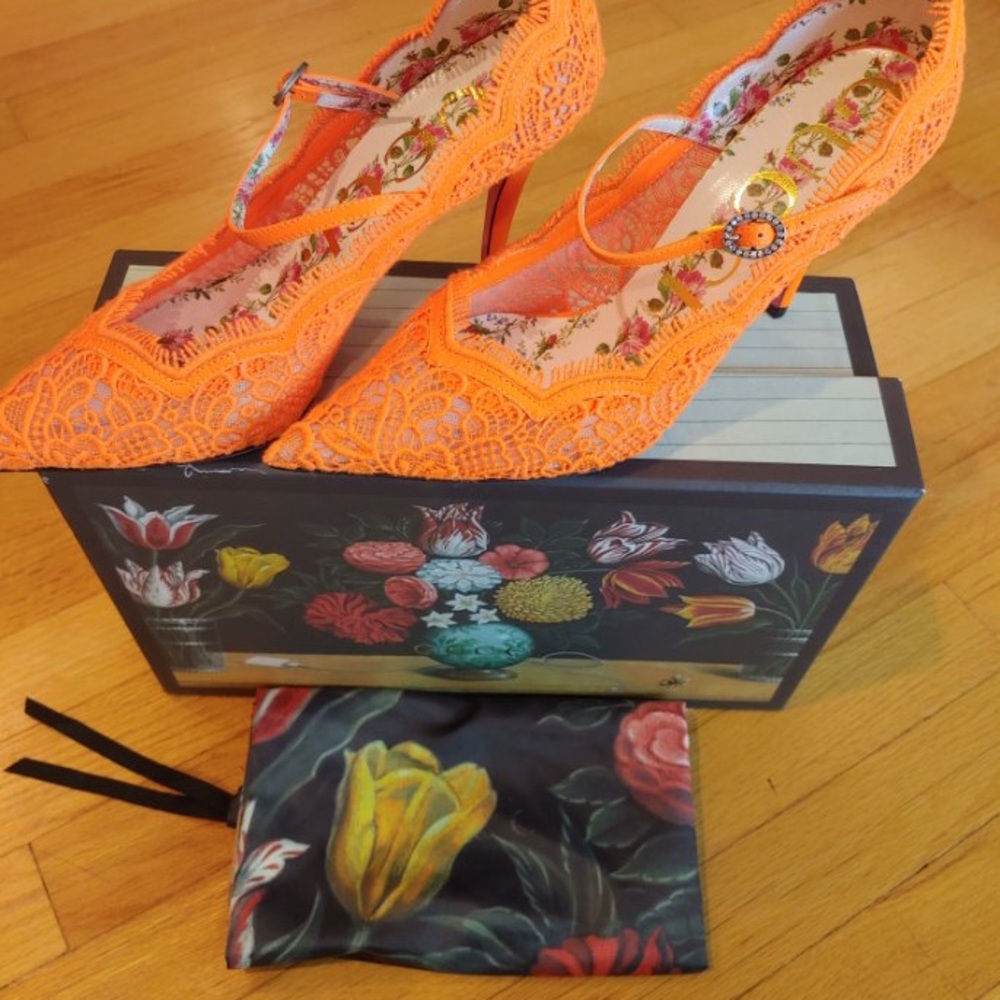 🧡Gucci Virginia orange lace mary jane pumps 38.5